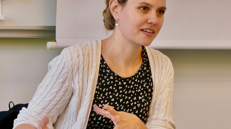 Sarah Fitz Koch lägger fram sin avhandling om identitet hos lantbrukets antreprenörer. Foto: Marianne Persson