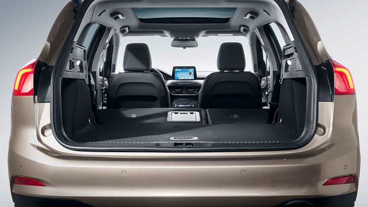 FORD_2018_FOCUS_TITANIUM_STUDIO_07