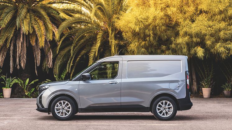 Transit Courier Solar Silver (6)