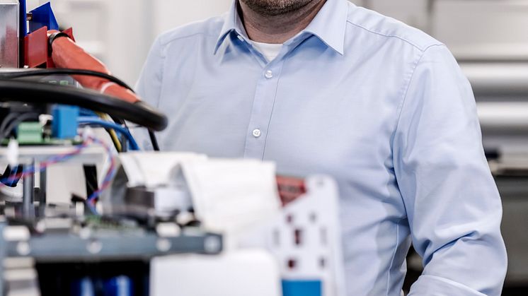 Stefan Reichert, Gruppenleiter „Stromrichtereinheiten“ des Fraunhofer-Instituts für Solare Energiesysteme ISE