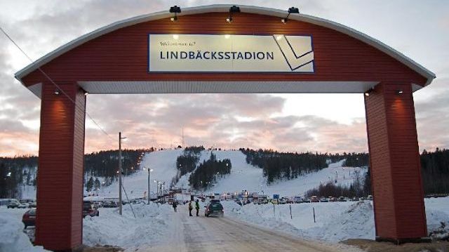 På biblioteket i Piteå lånas inte bara böcker ut. Här finns även entré till PIF:s hemmamatcher och numera liftkort till Lindbäcksstadion. 