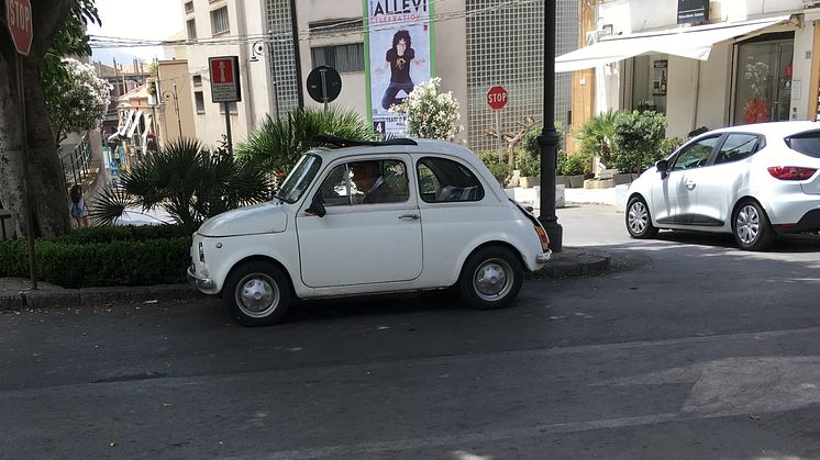 Fin liten bil på Sicilien.