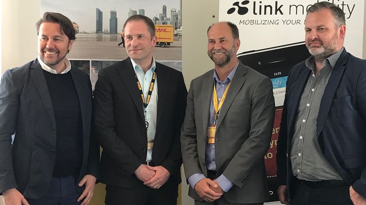 Fr.v. Arild Hustad, CEO i LINK Mobility Group ASA, Mikael Ryberg Head of IT i DHL Express (Norwas) AS, Terje Aarbog, Adm.Dir. DHL Express, Odd Egil Pettersen, Strategic Partner Manager i LINK Mobility Group ASA