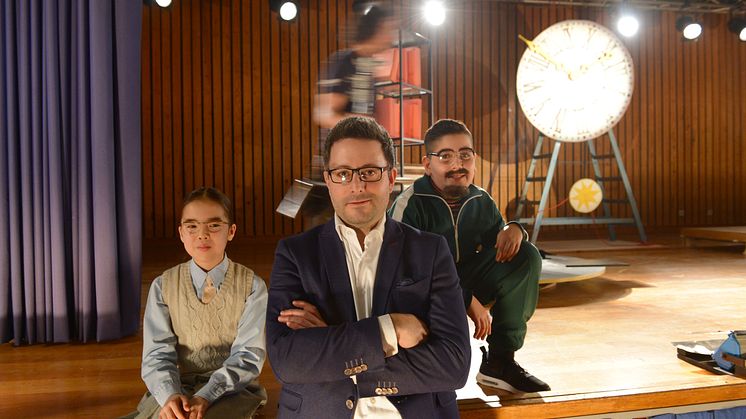 Making-of. Marketingleiter Buchert mit zwei Hauptdarstellern