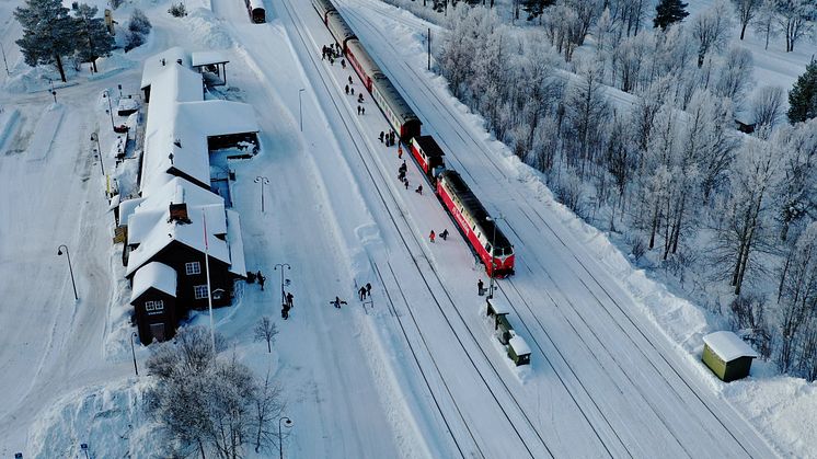 En avgörande del för inlandets attraktionskraft är koldioxidfria transporter för att människor ska vilja fortsätta färdas hit. Foto: John Nilsson/Inlandsbanan