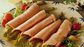 Komplettera studentbuffén med lättlagat av svenskt kött