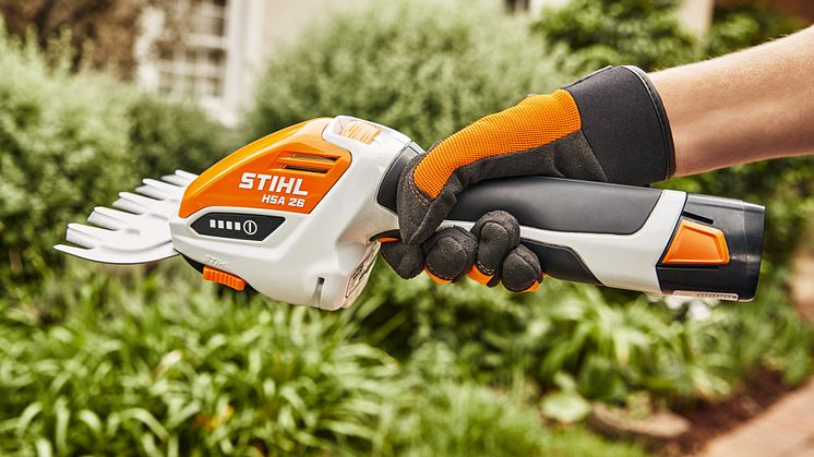Få perfekte gresskanter og prydbusker med STIHL HSA 26.
