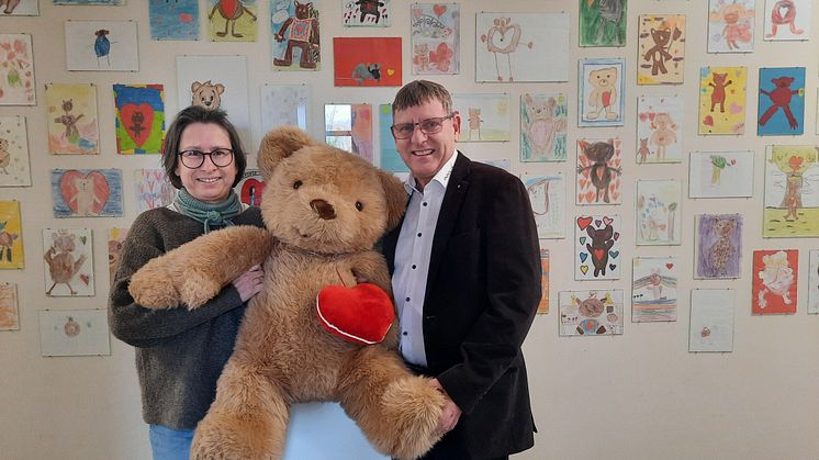 Kerstin Stadler (Bärenherz) und Bernd Klimes von der INNIUS Group 
