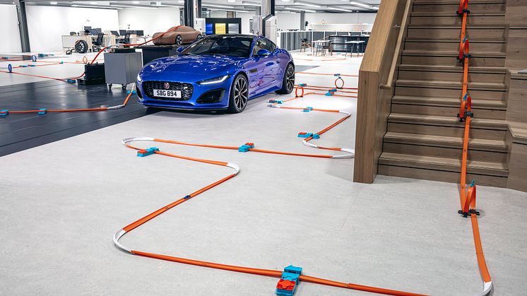 Jag_F-TYPE_21MY_Reveal_HotWheels_Image_Hero_02
