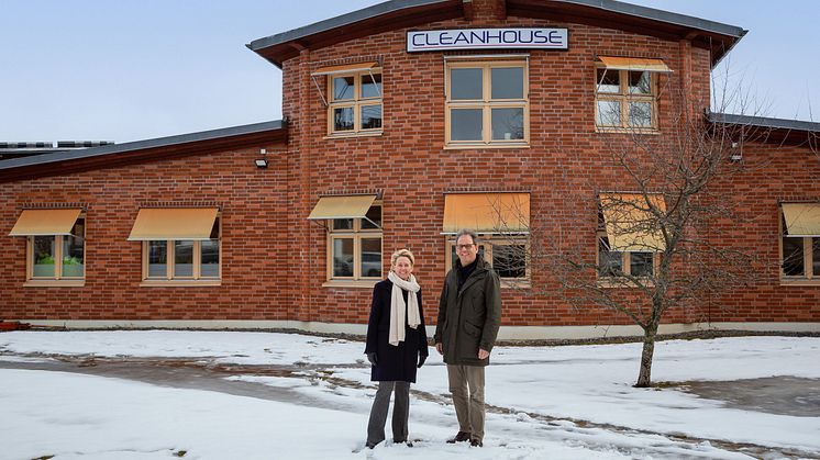 Anna Lorentz, regionchef Stockholm och Nils Rydh, vd Svenska Hus vid Ranhammarsvägen 26