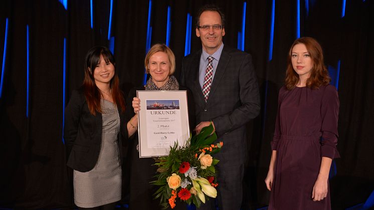 Den zweiten Platz in der Kategorie Persönlichkeiten erhielt Gerd Harry Lybke. Elke Hannemann (2.v.l.) nahm den Preis stellvertretend entgegen. 
