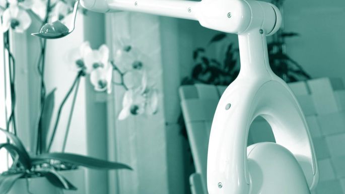 Robottekniken kan i hög grad avlasta vård och omsorg, säger Adam Hagman på Robotdalen.