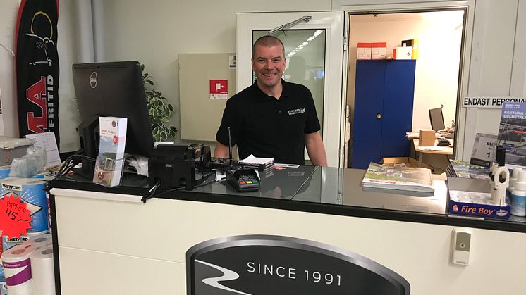 Lars rattade servicebokningen.