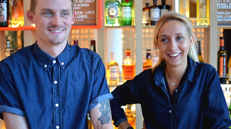 Fredrik Löwenhamn och Hedda Bruce driver baren framåt. 