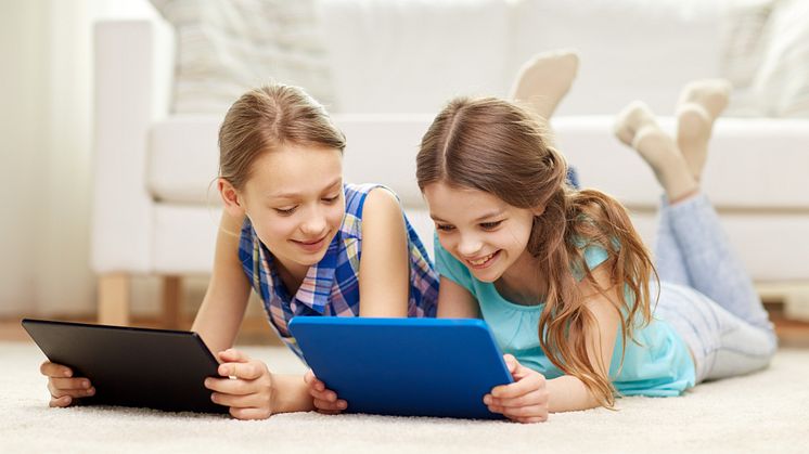 Børn på tablet