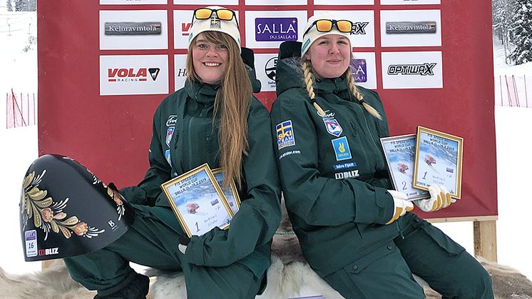 Två vinnare, frv. Britta Backlund och Eira Dougherty. Foto; Mats Abrahamsson.