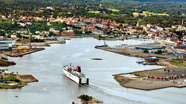 Flygbild Gotlandsfärja Oskarshamns hamnbassäng