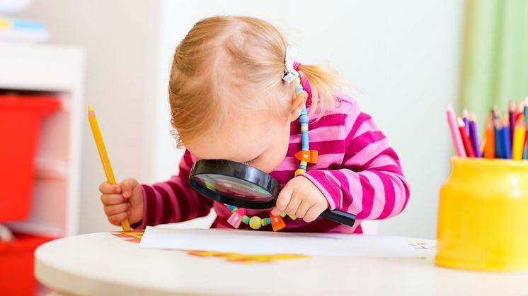 1707888-toddler-girl-looking-through-magnifier