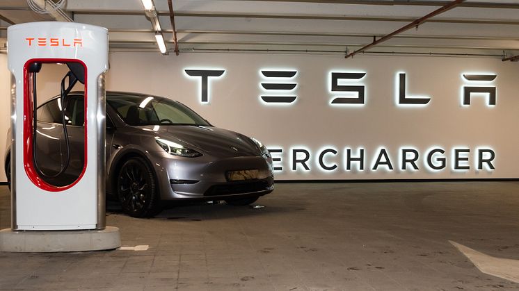 TESLA har åpnet Oslos største lynladerstasjon i Aimo hub | Ullevaal Stadion!