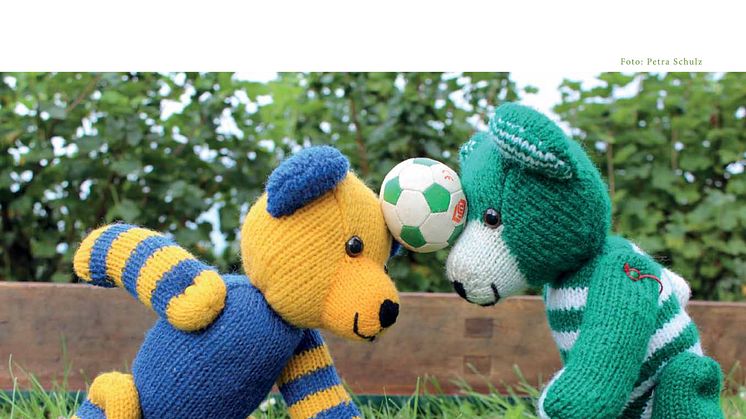 Bärenherz-Kalender 2015: Jeder Monat präsentiert bunte Strickbärchen in Aktion