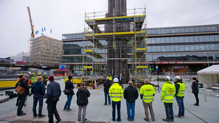 Startskottet av renoveringen av glasobelisken 13 oktober. Foto: Lennart Johansson