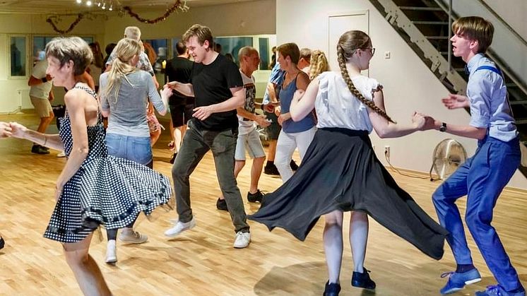 Swingdanskväll med katten och gåsen