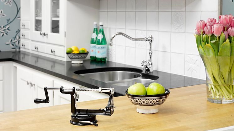 Äppelskalare i kök