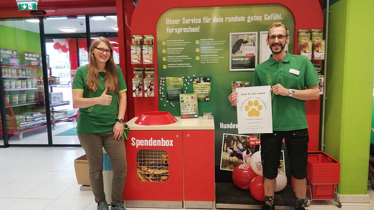 Zur Wiedereröffnung der Fressnapf-Filiale in der Brünner Straße 75 gab es eine Futterspende von Fressnapf Österreich an den Pfotenclub auf Rädern.