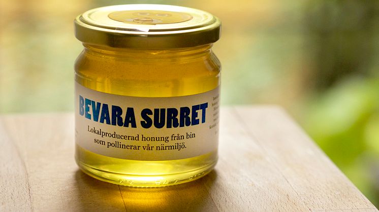 Coops bikupor erbjuder lokal honung i samarbete med ortens biodlare