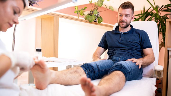 Männer und ihre Füße