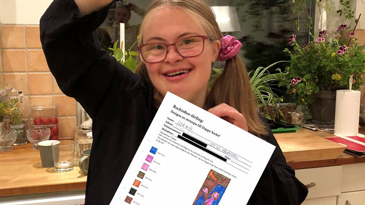 En glad Ida efter besked om vinsten i tävlingen