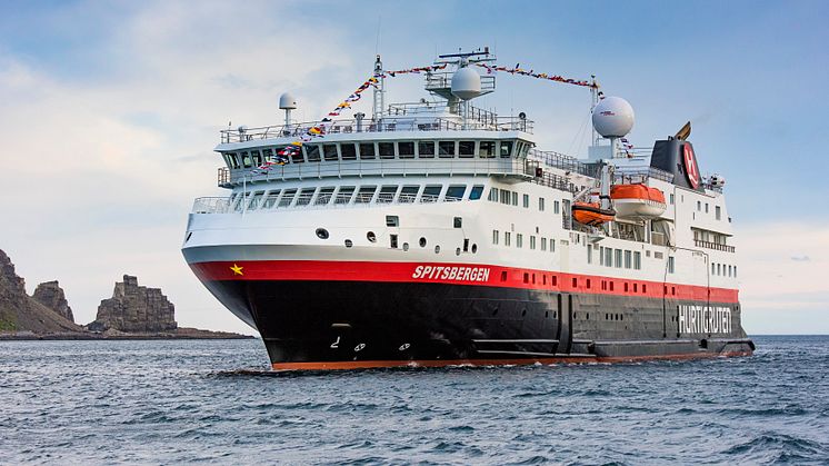 Hurtigruteskipet MS Spitsbergen døpes i Svolvær i dag.