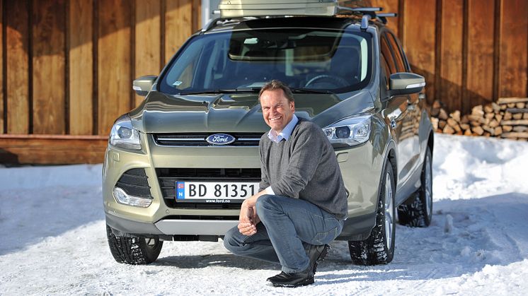 Steve Kimber, adm. dir. Ford Motor Norge foran nye Ford Kuga