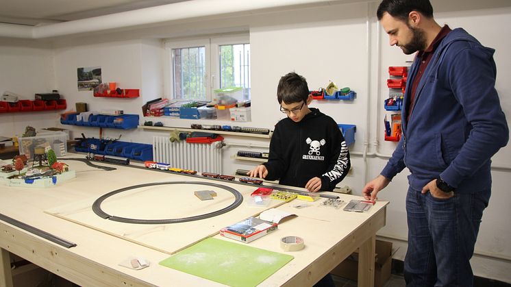 Devin Nahrstedt und Patrick Lübke machen Pläne für die Erweiterung der Anlage.