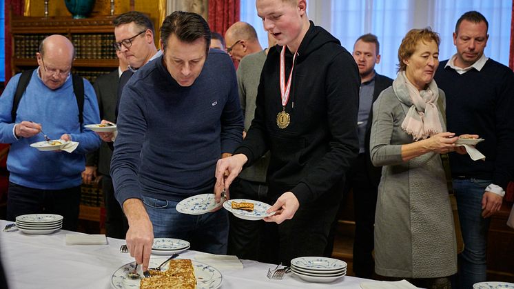 Rådhuspandekager, træner Søren Søgaard og vvs-energispecialist Lucas Barkow