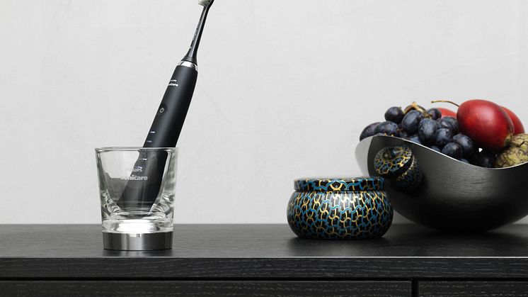 Philips DiamondClean Black eltandborste i glasladdare