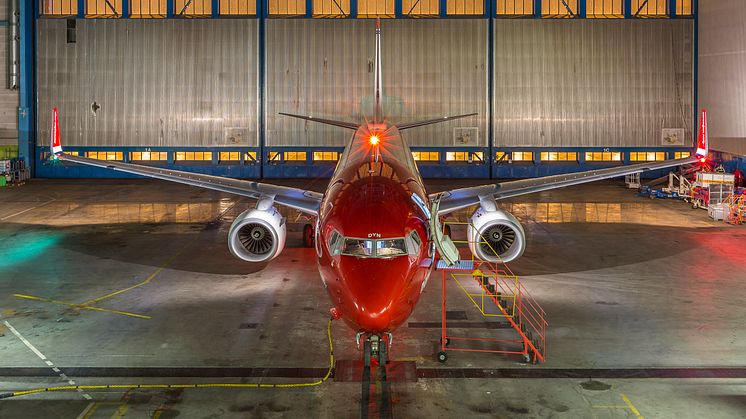 Norwegian's LN-DYN in the hangar