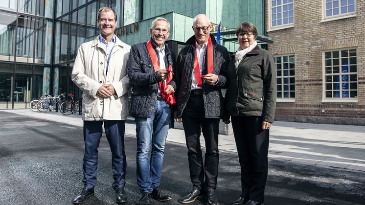 Fr v Mårten Lilja, vice vd Riksbyggen, Bengt Engberg, vd på AB Bostäder, Michael Ekberg, regionchef på Riksbyggen, och Kerstin Hermansson, kommunalråd (C) i Borås Stad. 