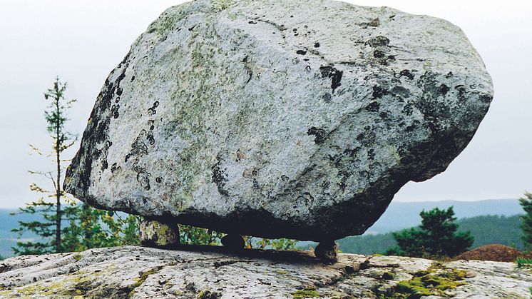 Spektakulära platser på räta linjer genom landskapet:  Svenska stenar nu del av Earthcaching