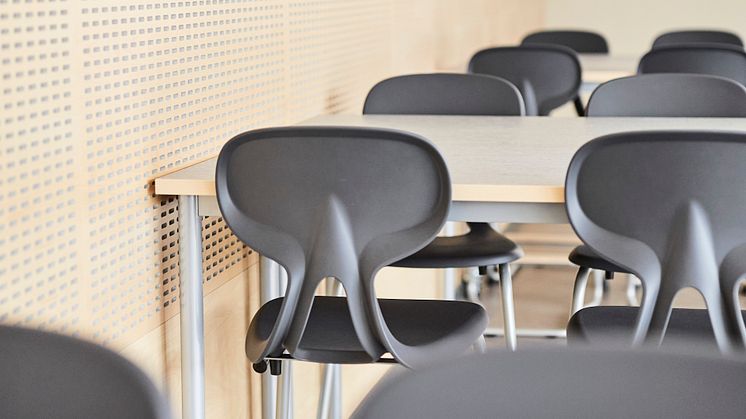 Lekolars nya webbshop RE:USE erbjuder alla skolor och förskolor att beställa möbler som till stor del annars skulle ha kasserats.
