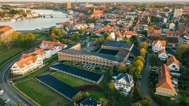 På strandnära Hotell Sönderborg Strand finns utrymme för såväl badliv och vacker natur som bra konferensmöjligheter.