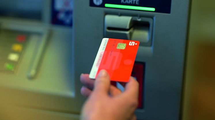 Stadtsparkasse München unterstützt Ukraine-Flüchtlinge mit kostenlosen Girokonten