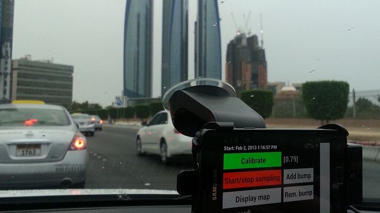 Mäter vägkvaliteten i Abu Dhabi