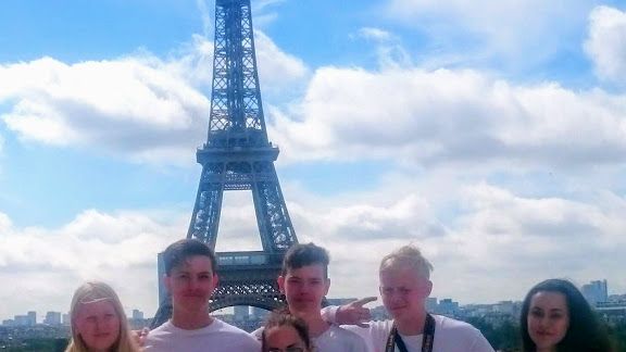 Elever från Erlaskolan i Paris