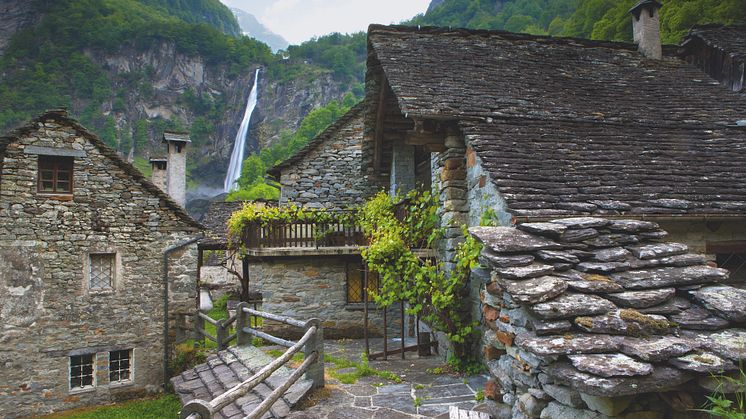 Der Wasserfall von Foroglio im Val Bavona-Tessin© Schweiz Tourismus Fotograf Andreas Gerth