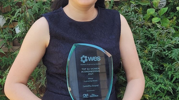 Samidha Anand with her award.jpg
