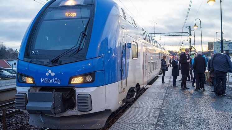 En vanlig arbetsdag reser 750 000 pendlare över en eller fler kommungränser i Stockholm-Mälarregionen för att komma till jobbet. Bild: Mälartåg. Foto: Johan Hjelm, Mälardalsrådet.