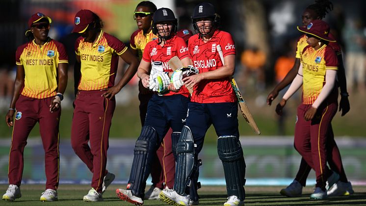 Heather Knight and Nat Sciver-Brunt saw England home