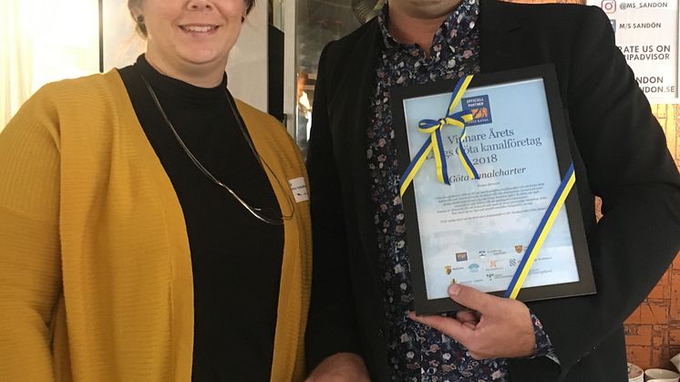 Vinnaren av Årets Göta kanalföretag Pontus Björsner tillsammans med Bodil Herbertsson, projektledare Samverkan Destination Göta kanal