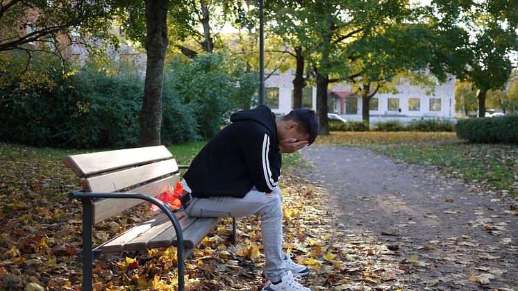 Ensamkommande ungdomar som ryckts upp från sitt sociala nätverk och som lever under stor ovisshet har drabbats av stor psykisk ohälsa. (c) Stöttepelaren.